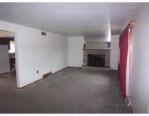 383 Golden Grove Road Economy, PA 15005 - Photo 2 of 8 Living Room.