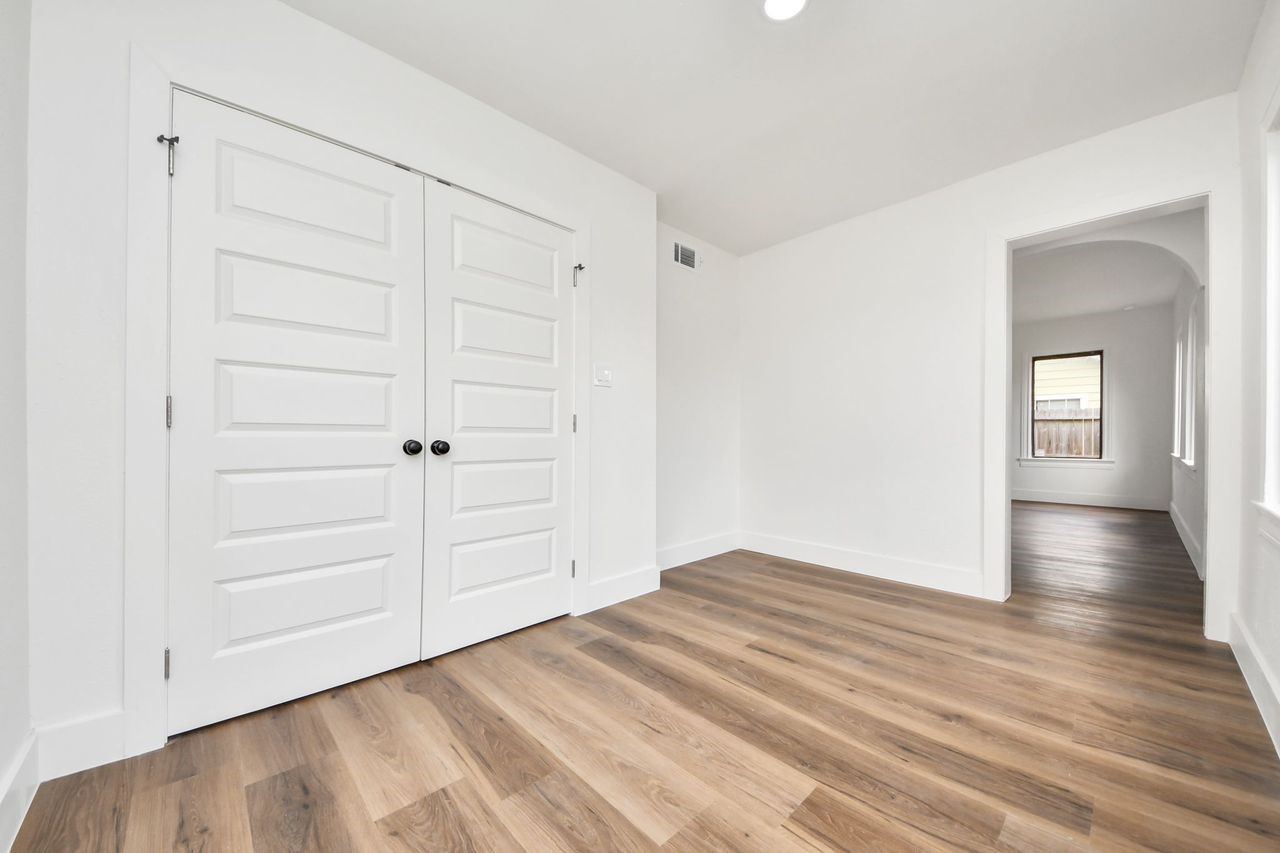 2518 Oakcliff Street Houston, TX 77023 - Photo 10 of 18 wooden floor in an empty room