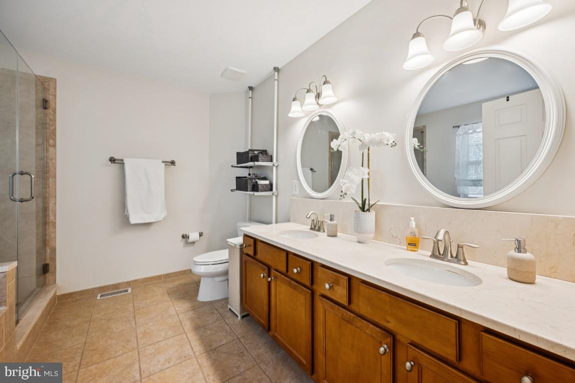 52 Stokes Road Mount Laurel, NJ 08054 - Photo 16 of 25 Spacious Ensuite Bath with dual sink vanity