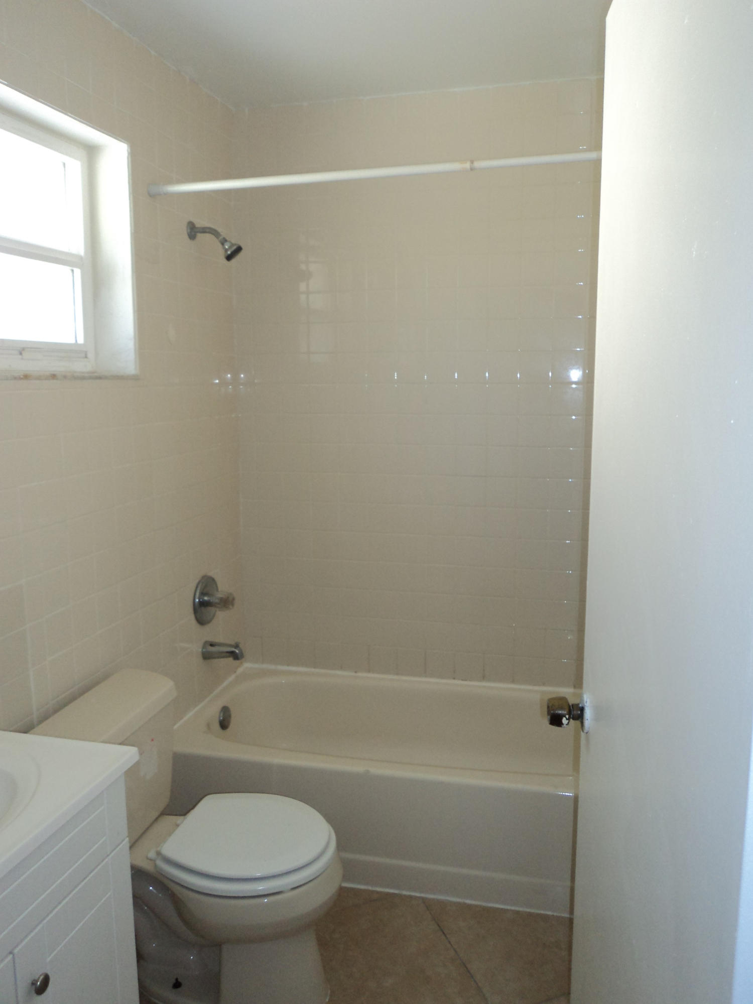 1306 Northwest 2nd Circle Boca Raton, FL 33432 - Photo 14 of 38 1st Mast Bath Rm