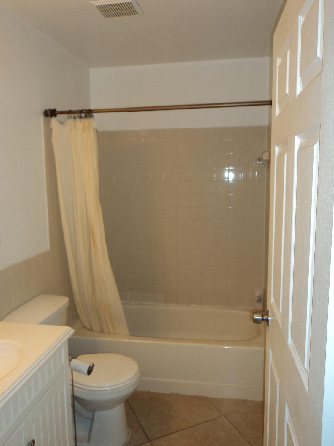 1306 Northwest 2nd Circle Boca Raton, FL 33432 - Photo 18 of 38 2nd Bath Rm