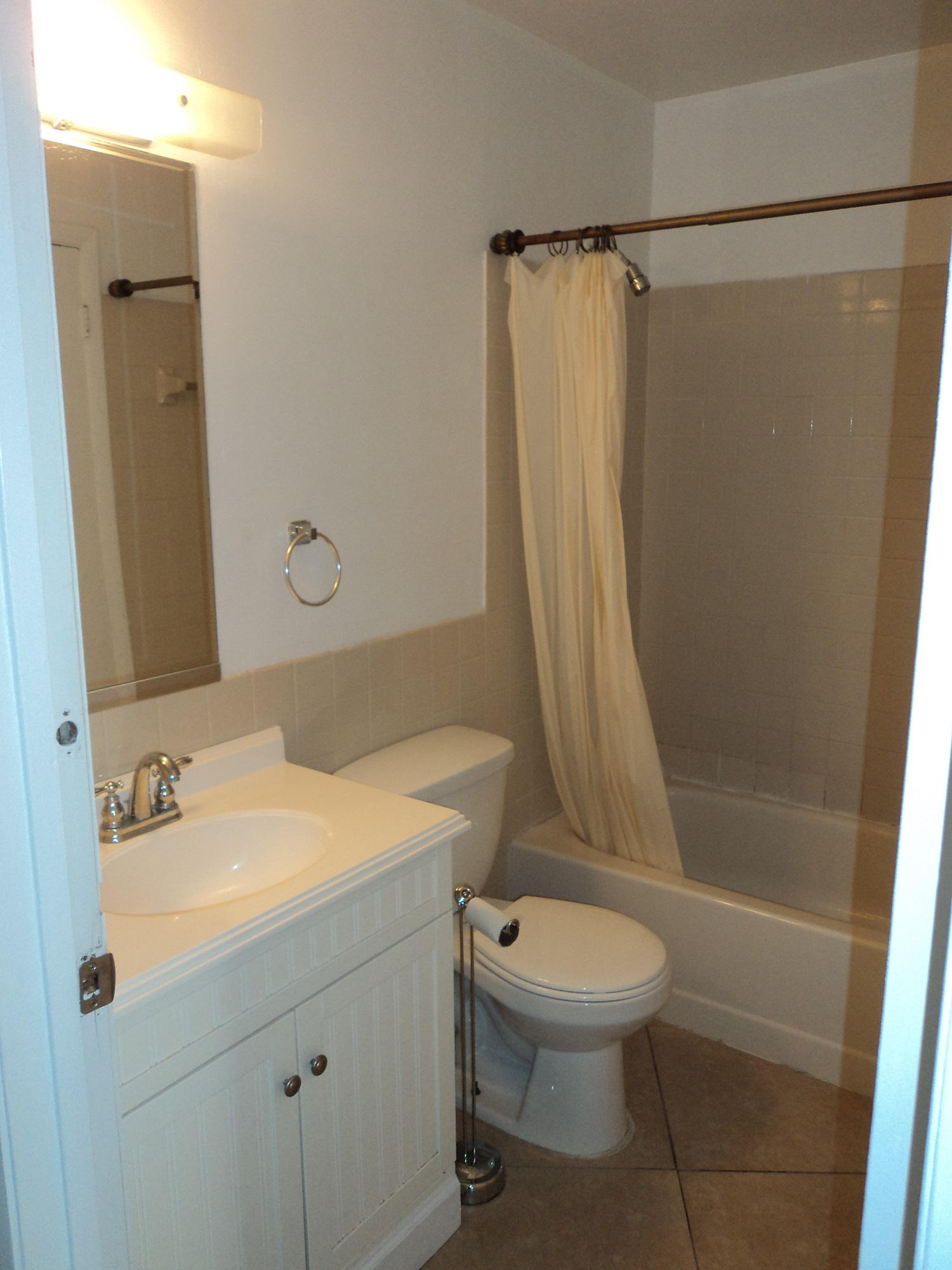 1306 Northwest 2nd Circle Boca Raton, FL 33432 - Photo 19 of 38 2nd Bath Rm 1
