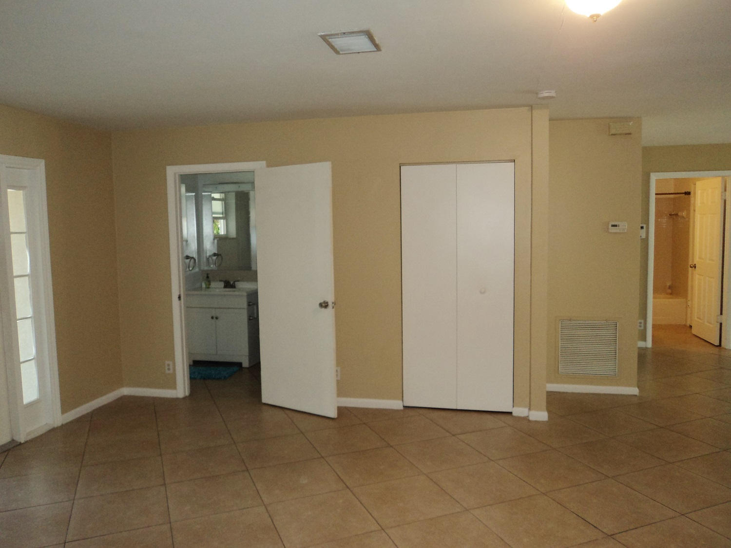 1306 Northwest 2nd Circle Boca Raton, FL 33432 - Photo 25 of 38 Liv Rm with 3rd full bath