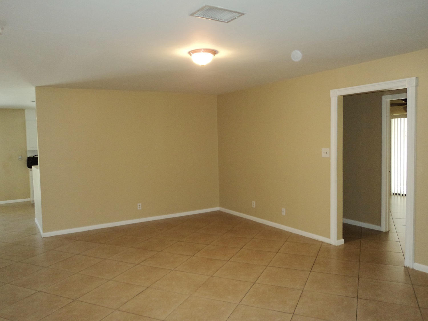 1306 Northwest 2nd Circle Boca Raton, FL 33432 - Photo 4 of 38 Liv Rm