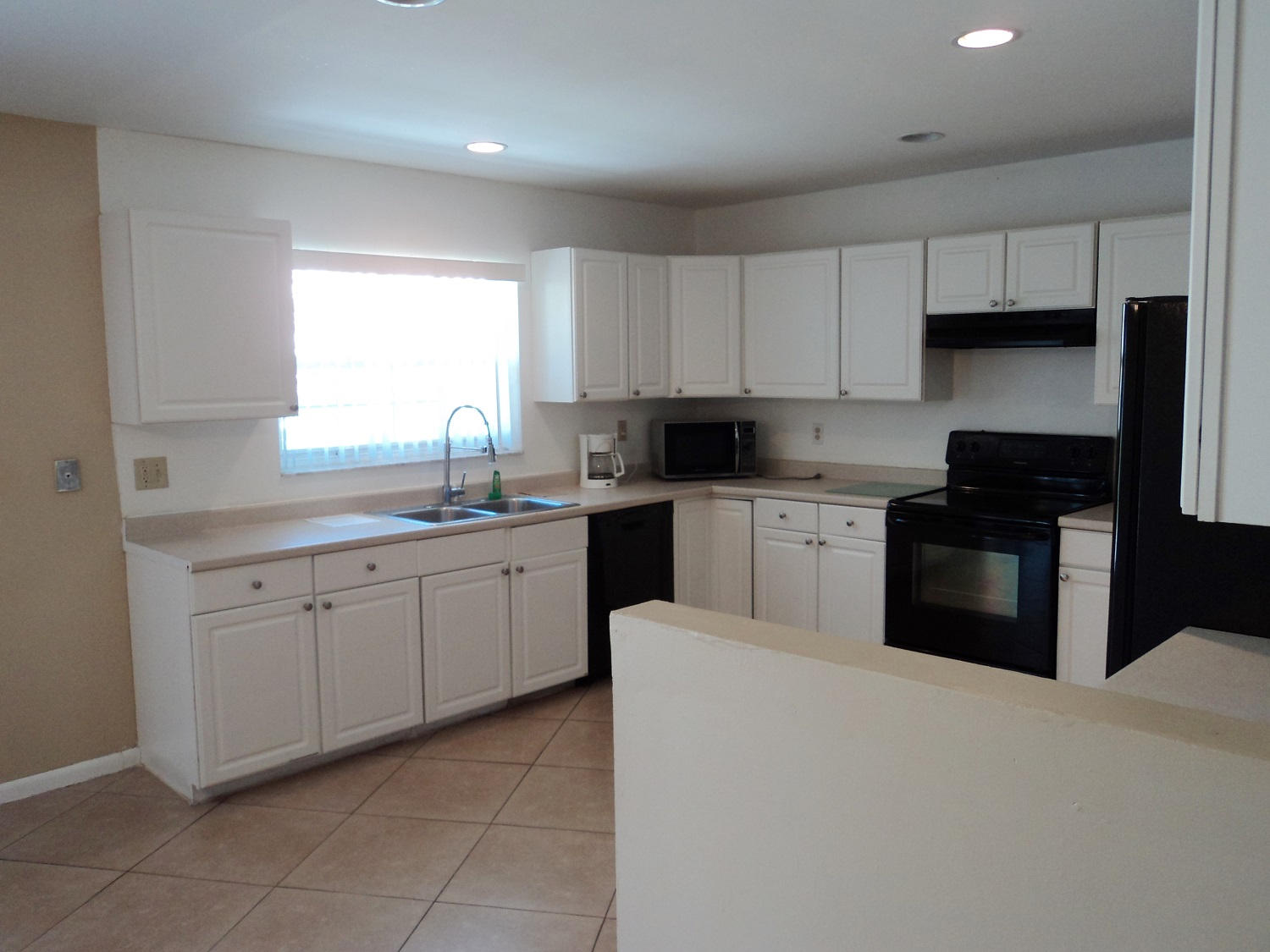 1306 Northwest 2nd Circle Boca Raton, FL 33432 - Photo 8 of 38 Kicthen 1