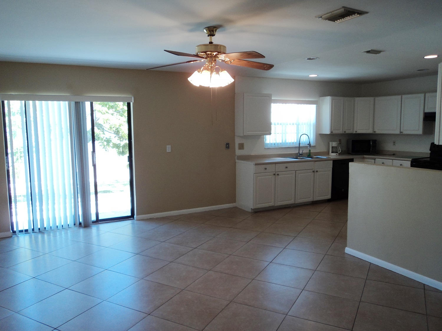 1306 Northwest 2nd Circle Boca Raton, FL 33432 - Photo 9 of 38 Kicthen & Dinning Area
