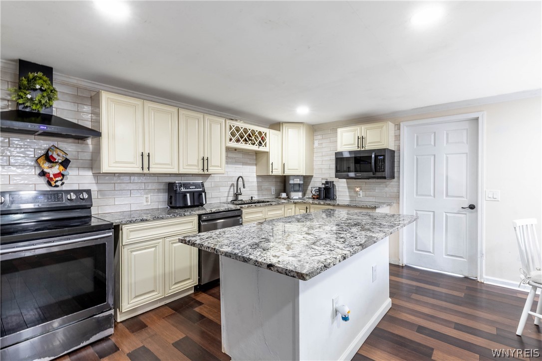 6795 Nash Road Wheatfield, NY 14120 - Photo 10 of 37 Gallery Image 10