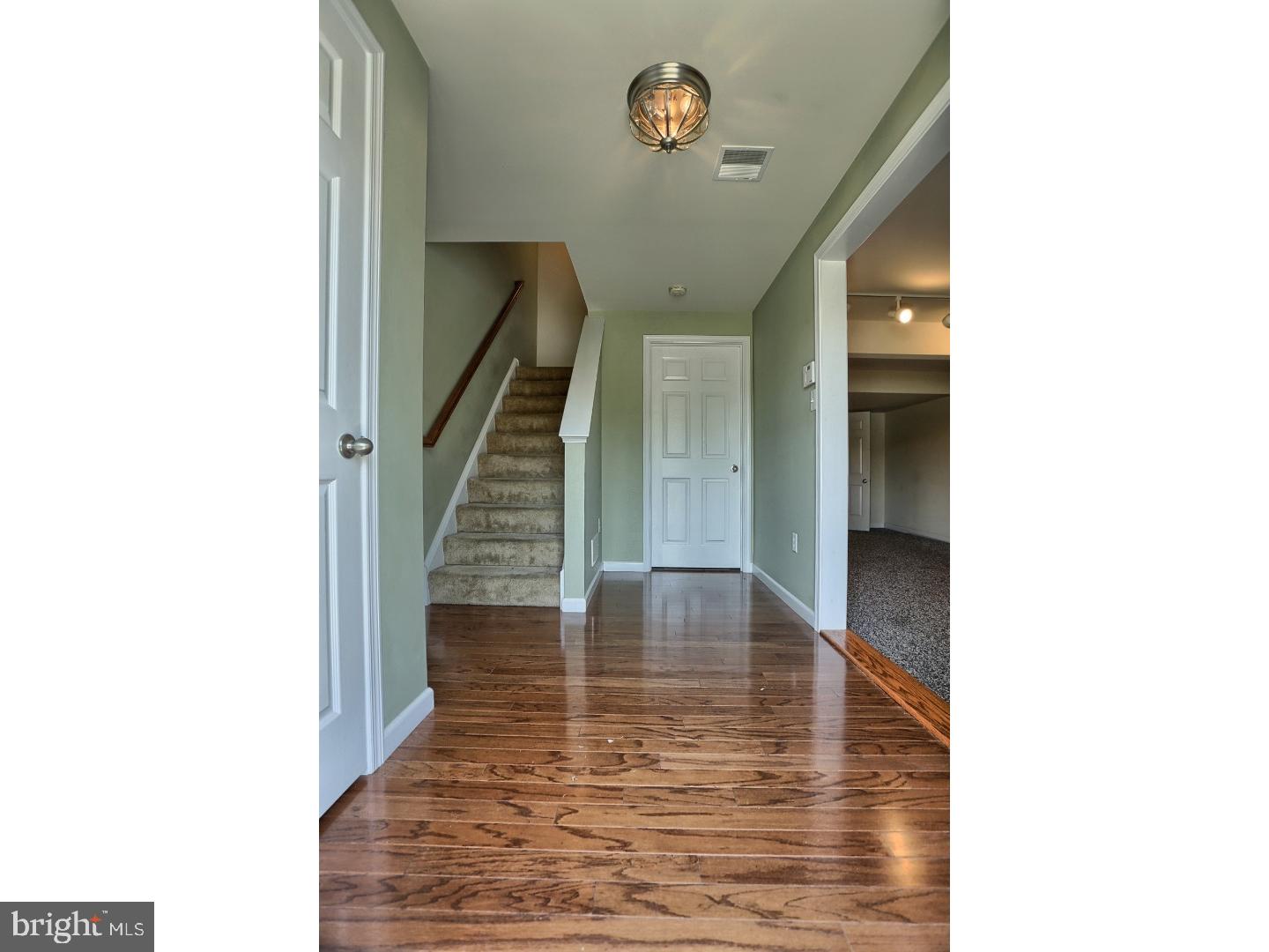 22 Chaser Court Reading, PA 19607 - Photo 5 of 24 Foyer