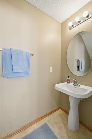 $250,000 | 13808 54th Avenue North, Plymouth, MN 55446