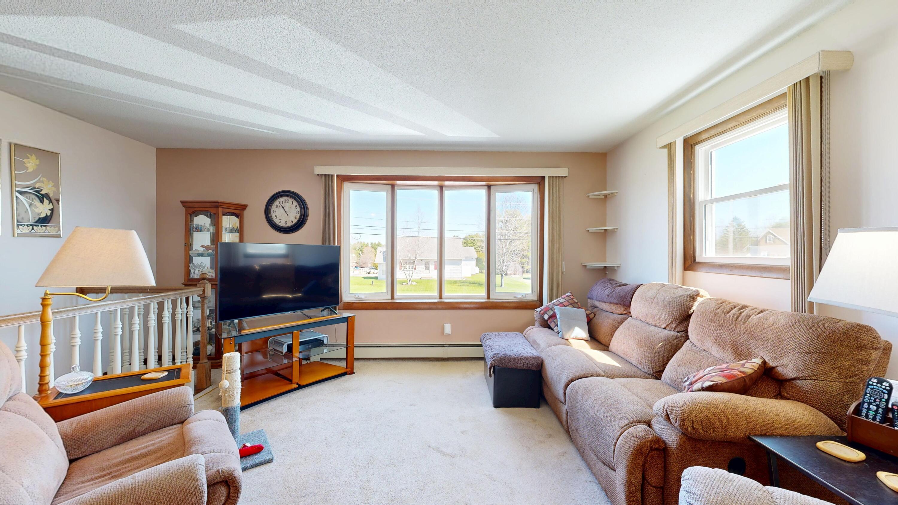 362 Crowley Road Sabattus, ME 04280 - Photo 5 of 50 Living Room