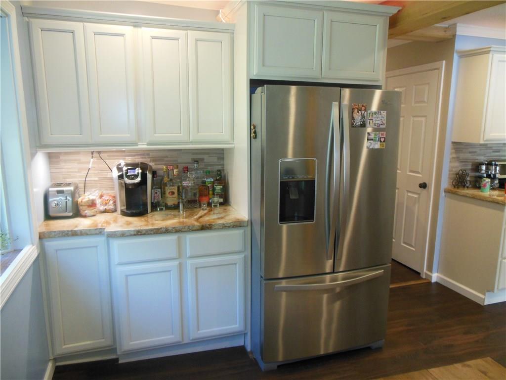 119 Spiker Road Cabot, PA 16023 - Photo 11 of 25 Breakfast nook area