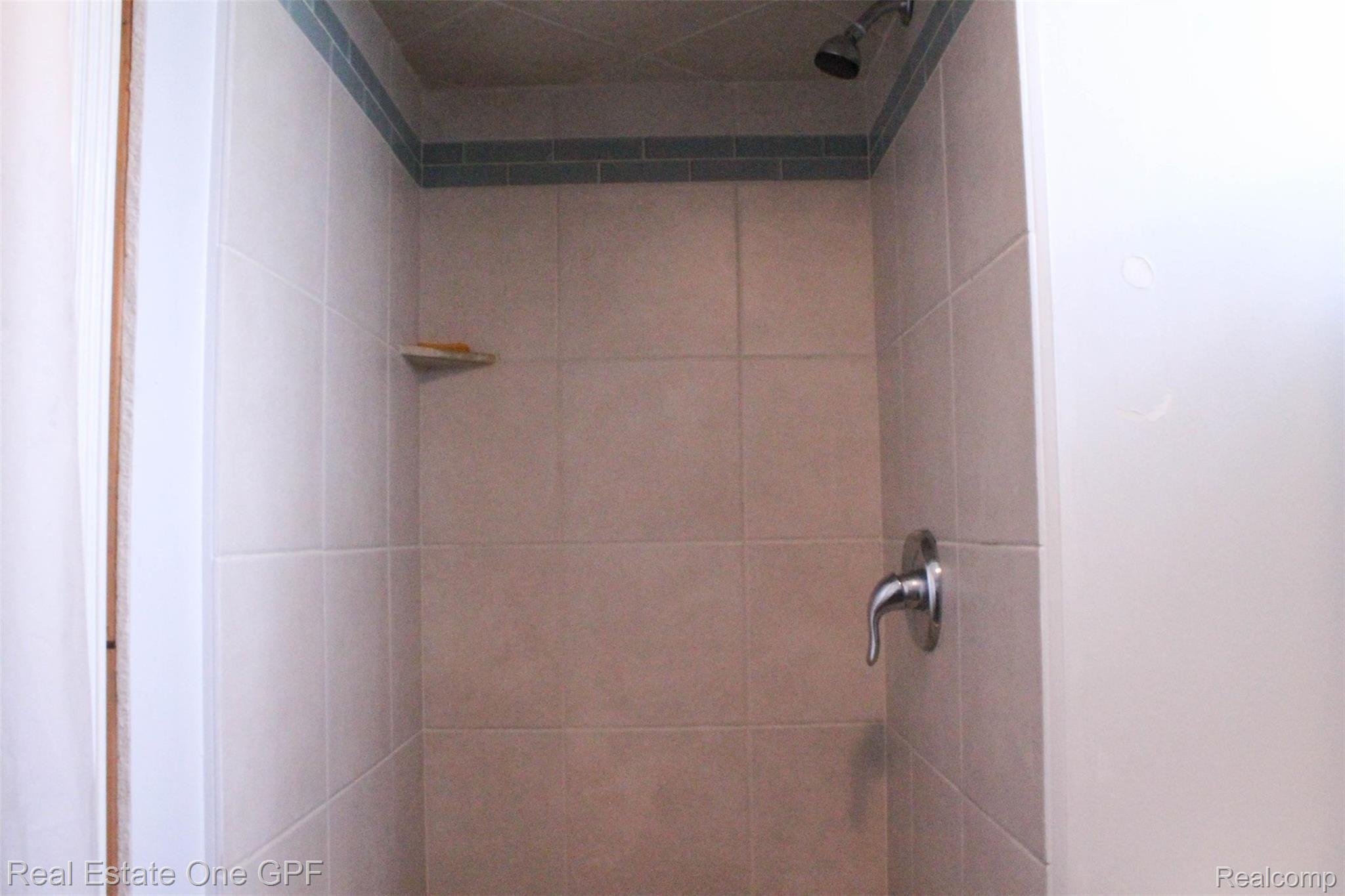 25847 Peter Kaltz Road Warren, MI 48091 - Photo 41 of 54 42 Basement Bathroom.jpg
