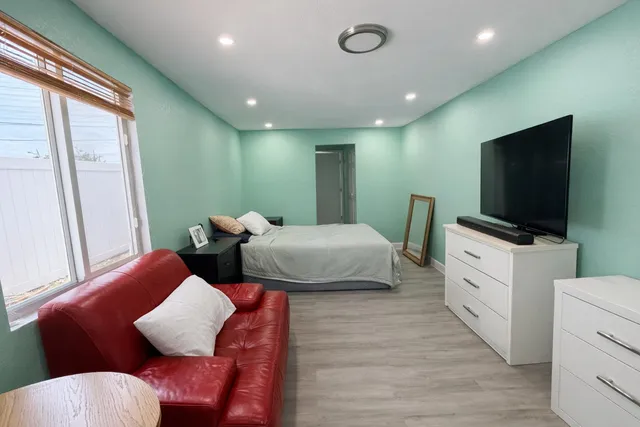 $440,000 | 1381 West 1st Street, Riviera Beach, FL 33404