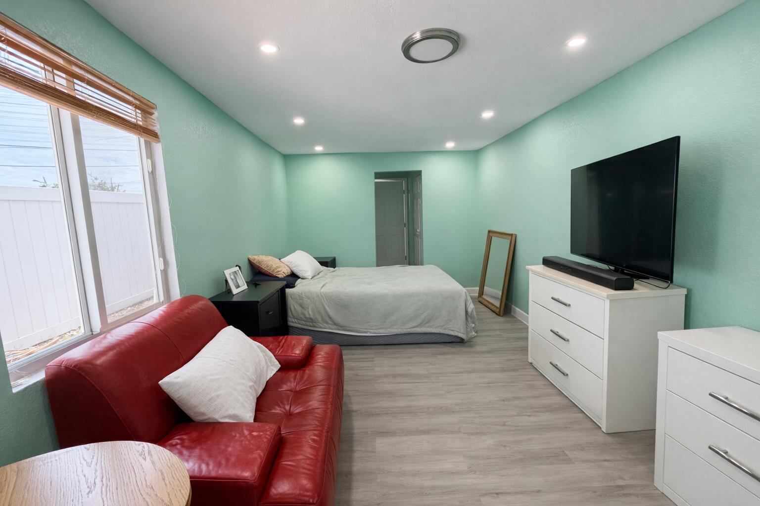 1381 West 1st Street Riviera Beach, FL 33404 - Photo 11 of 30 016DF810-A7D6-4E16-BAAA-5CFFD53F4EA0