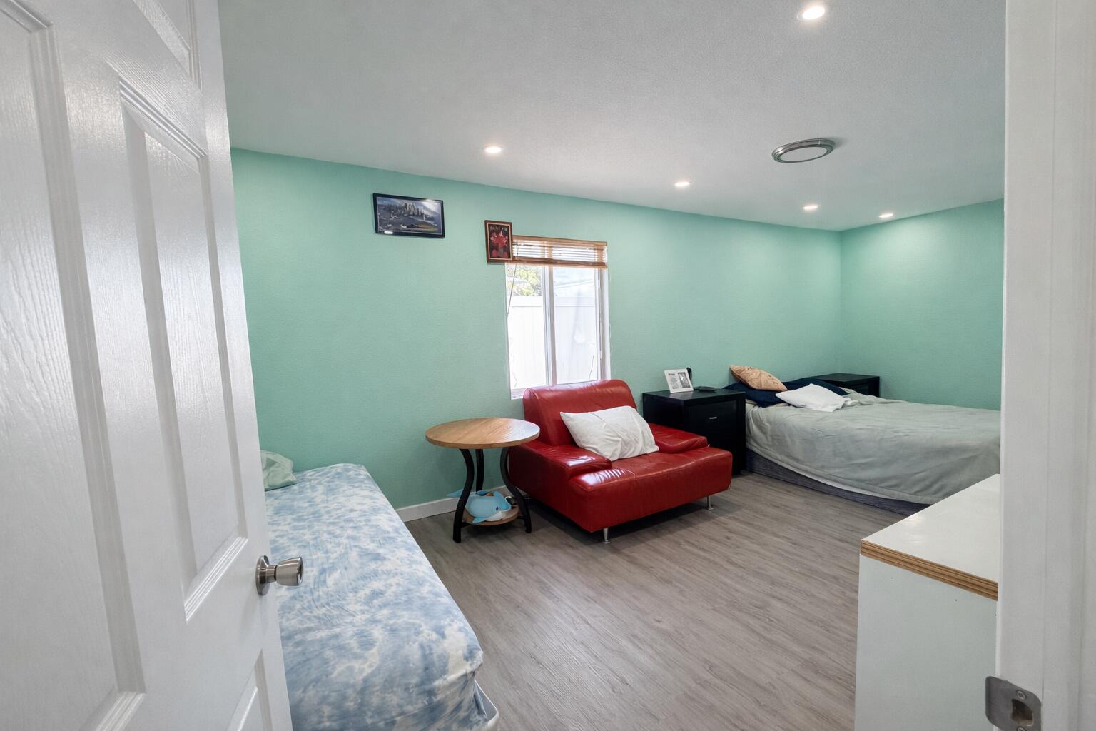 1381 West 1st Street Riviera Beach, FL 33404 - Photo 12 of 30 C4637A09-D5A5-4697-97B2-7256C0536EAC