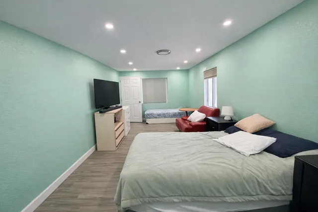 $440,000 | 1381 West 1st Street, Riviera Beach, FL 33404