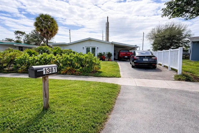 $440,000 | 1381 West 1st Street, Riviera Beach, FL 33404