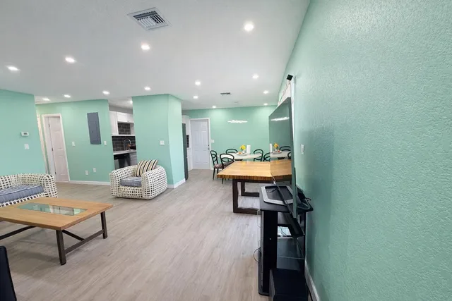 $440,000 | 1381 West 1st Street, Riviera Beach, FL 33404