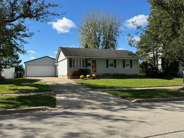 $315,000 | 216 Kosan Circle, Streamwood, IL 60107