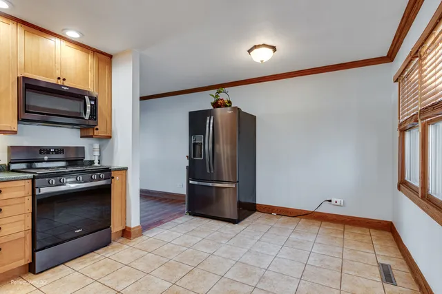 $315,000 | 216 Kosan Circle, Streamwood, IL 60107