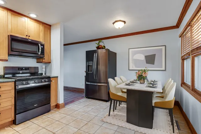 $315,000 | 216 Kosan Circle, Streamwood, IL 60107