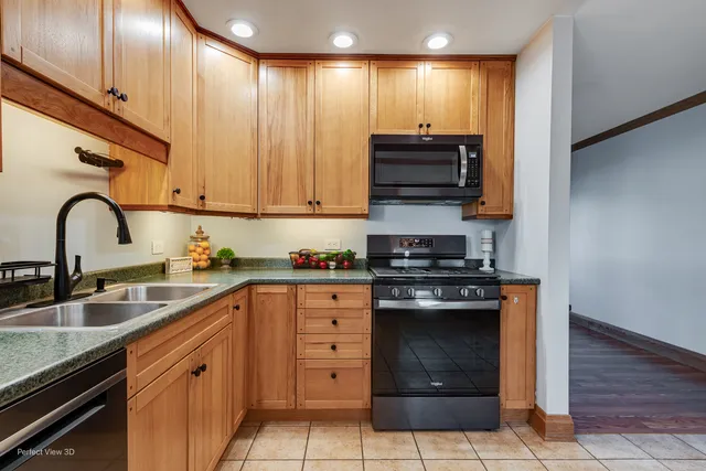 $315,000 | 216 Kosan Circle, Streamwood, IL 60107