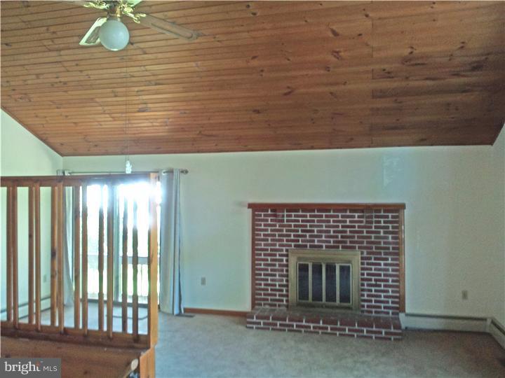 549 Richards Road Kennett Square, PA 19348 - Photo 9 of 22 Living Room