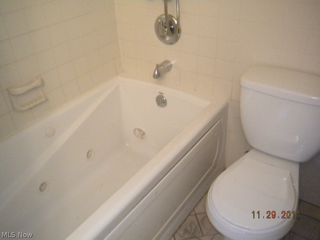 1053 Rushleigh Road Cleveland Heights, OH 44121 - Photo 3 of 12