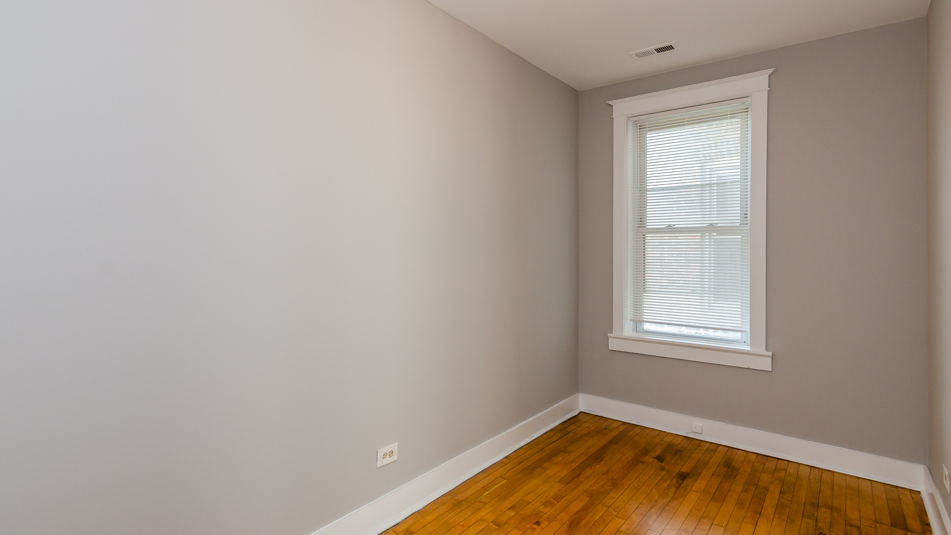 2639 West 25th Street, Unit 2F Chicago, IL 60608 - Photo 9 of 11 an empty room with a window