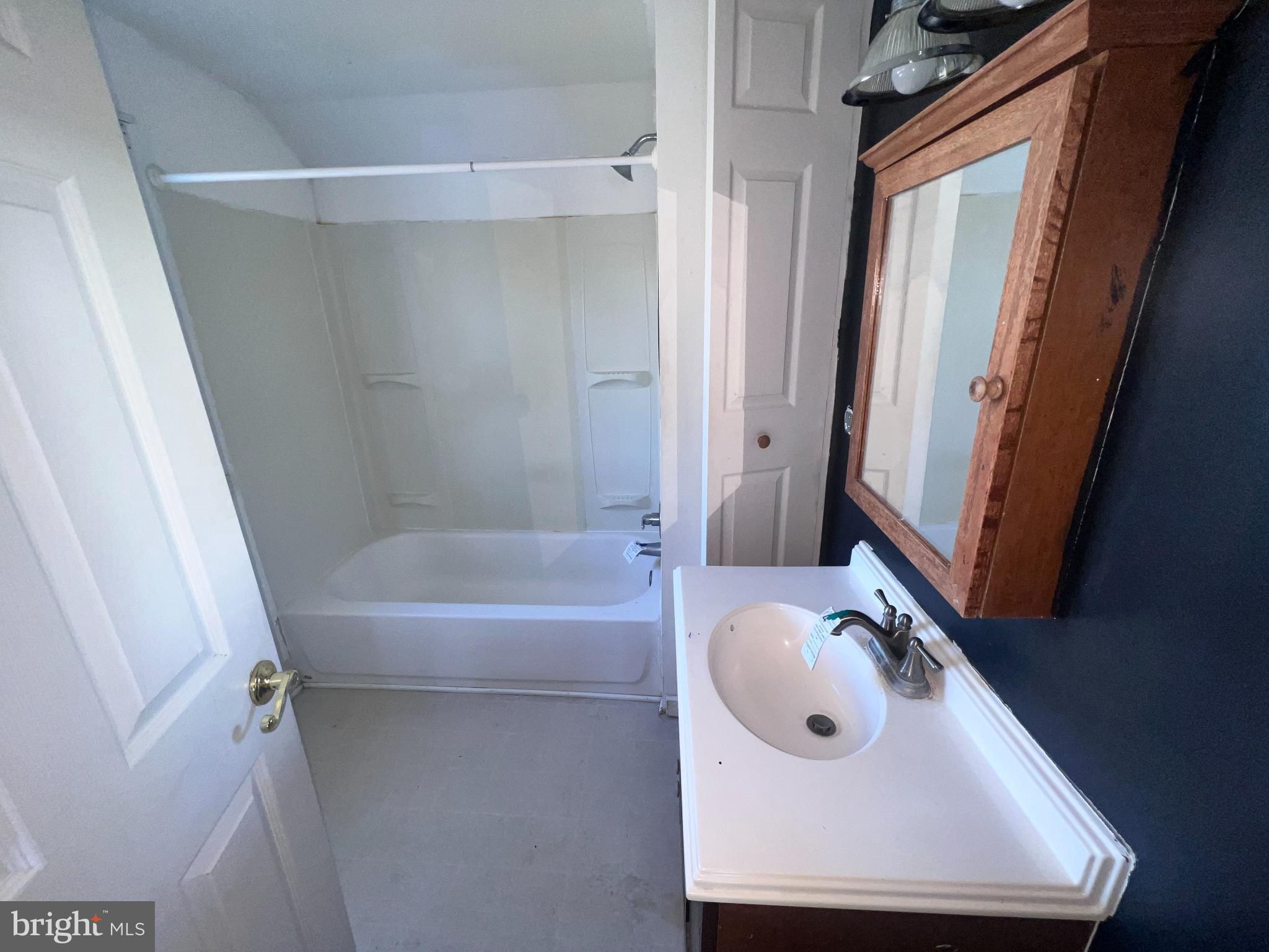 104 West High Street Hancock, MD 21750 - Photo 22 of 28 Primary bath