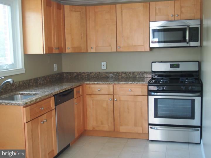 317 Laurel Road Sharon Hill, PA 19079 - Photo 5 of 12 Gallery Image 5