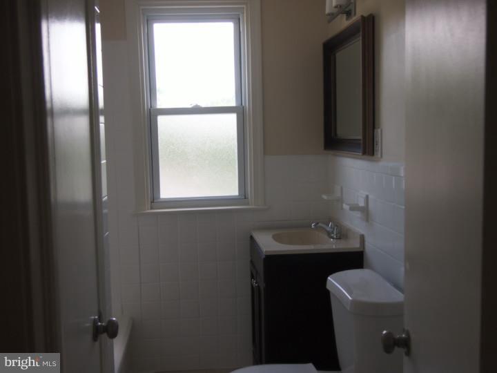 317 Laurel Road Sharon Hill, PA 19079 - Photo 8 of 12 Gallery Image 8
