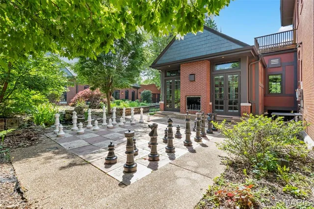 $650,000 | 3130 Russell Boulevard, St. Louis, MO 63104