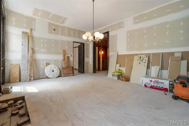 $650,000 | 3130 Russell Boulevard, St. Louis, MO 63104