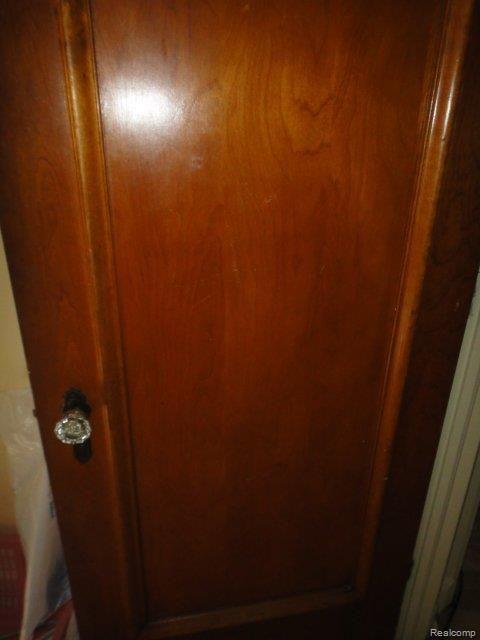 20000 Renfrew Road Detroit, MI 48221 - Photo 19 of 25 wood door