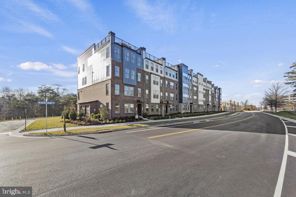 13586 Innovation Station Loop Herndon, VA 20171 - Photo 1 of 44