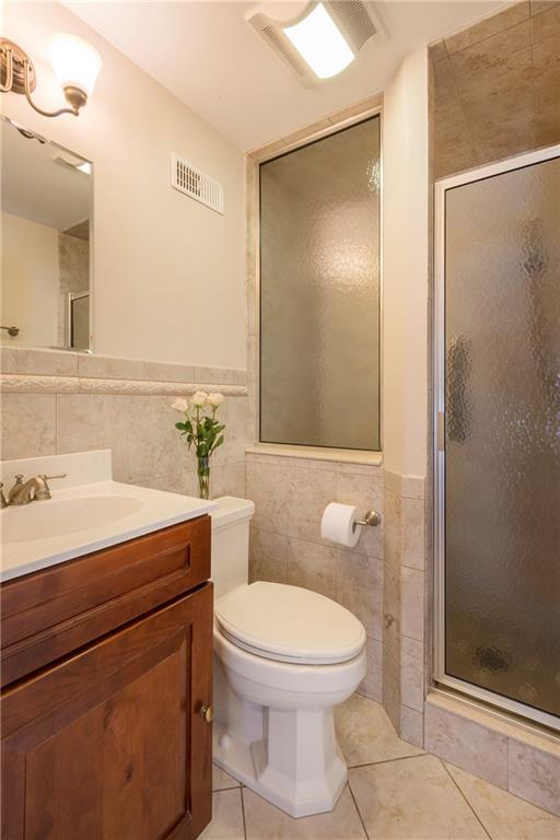20 Surf Road Cape Elizabeth, ME 04107 - Photo 13 of 25 First Floor Bath