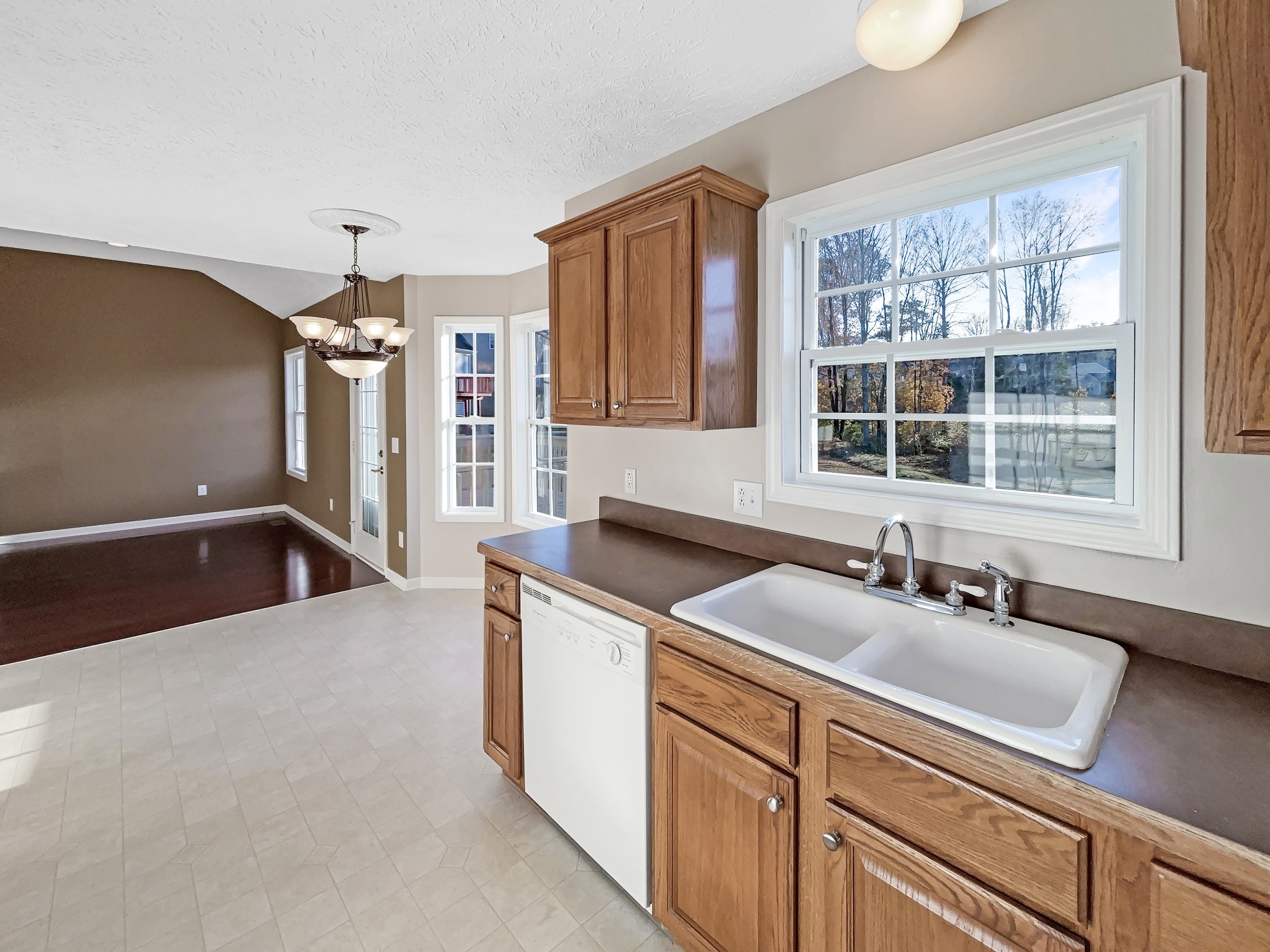 610 Chestnut Court Springfield, TN 37172 - Photo 15 of 17 a kitchen with stainless steel appliances granite countertop a sink a stove and a refrigerator