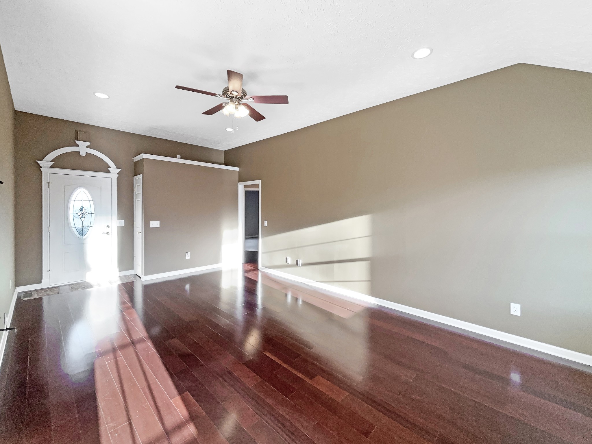 610 Chestnut Court Springfield, TN 37172 - Photo 3 of 17 a view of a hallway with wooden floor
