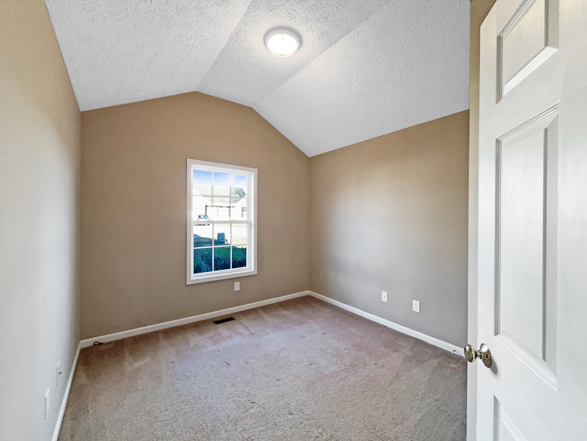 610 Chestnut Court Springfield, TN 37172 - Photo 9 of 17 an empty room with a window