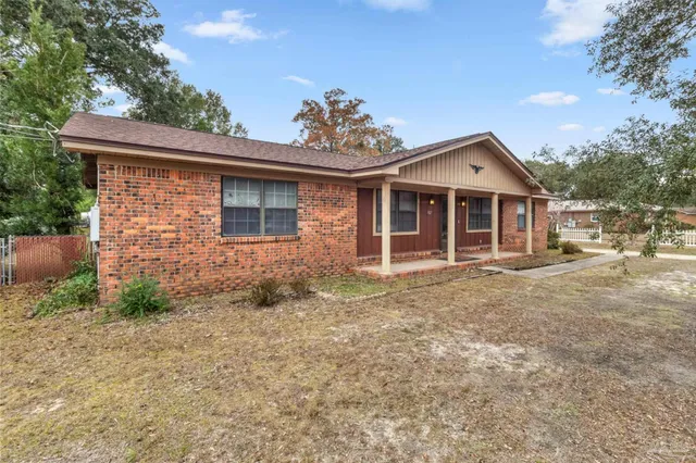 a view of a house with a yard