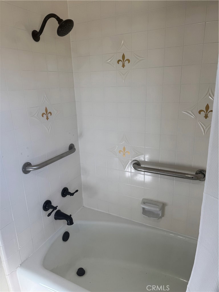 4501 Nielson Phelan, CA 92371 - Photo 26 of 33 a bathroom with a tub
