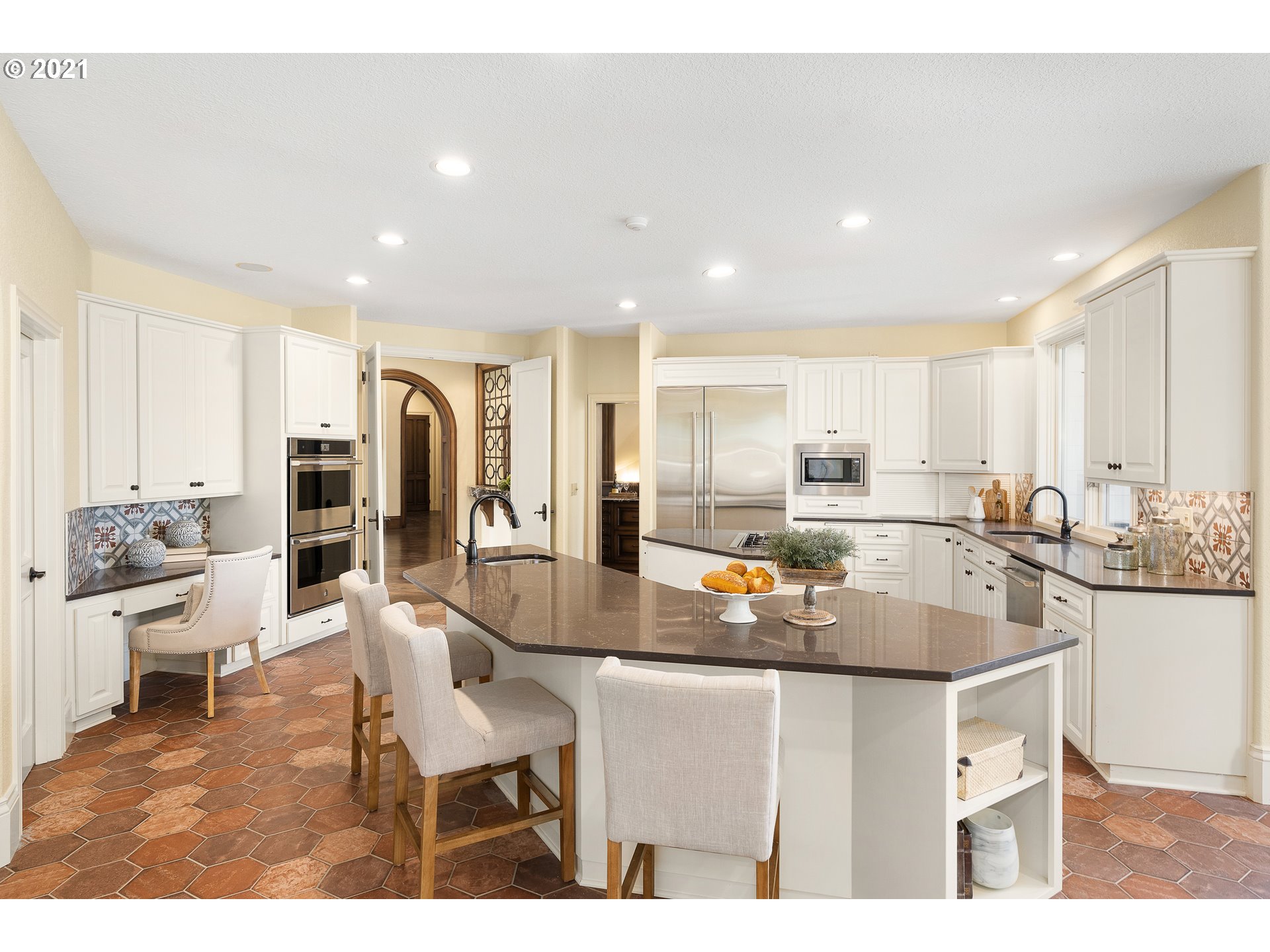 24688 Southwest Valley View Road West Linn, OR 97068 - Photo 14 of 32 Gallery Image 14