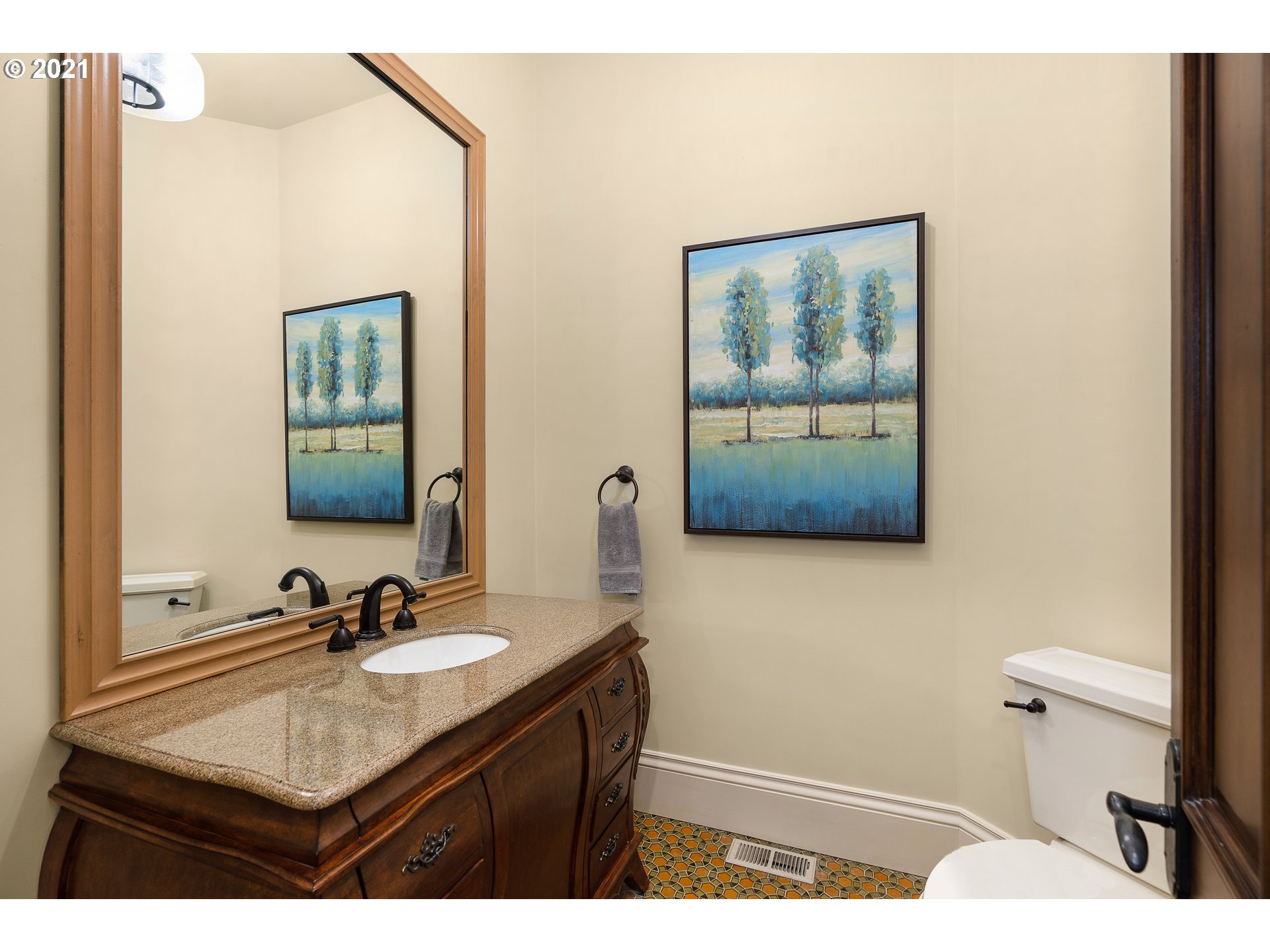 24688 Southwest Valley View Road West Linn, OR 97068 - Photo 23 of 32 Gallery Image 23