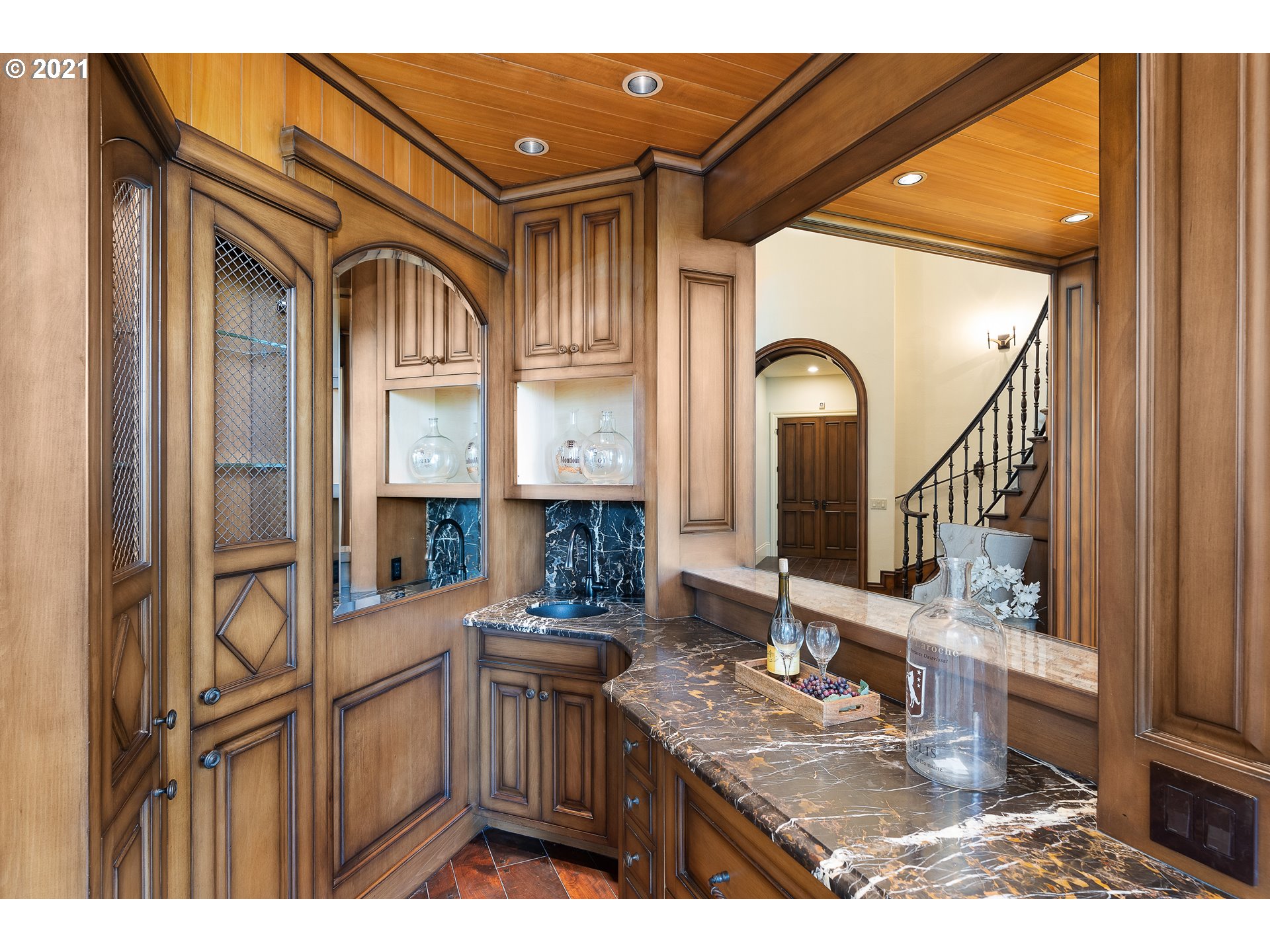 24688 Southwest Valley View Road West Linn, OR 97068 - Photo 9 of 32 Gallery Image 9