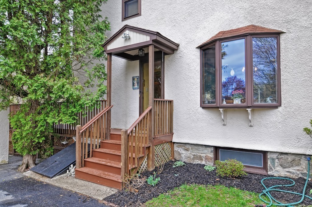 81 Curve Street Needham, MA 02492 - Photo 5 of 30 Gallery Image 5