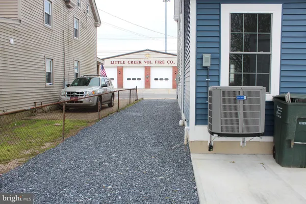 a view of a house with backyard and porch