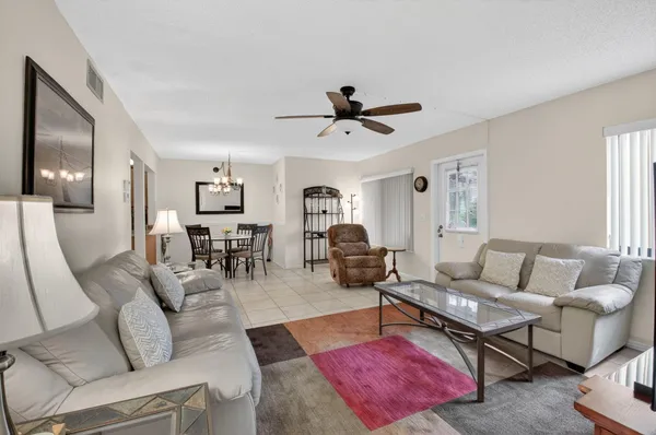 $153,000 | 409 Pine Glen Lane, Unit C1, Greenacres, FL 33463