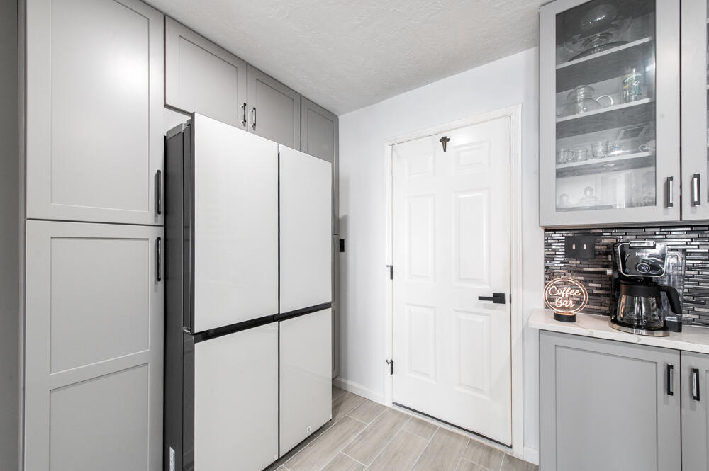 110 Baron Place North Augusta, SC 29841 - Photo 5 of 22 Surrounding Cabinets!