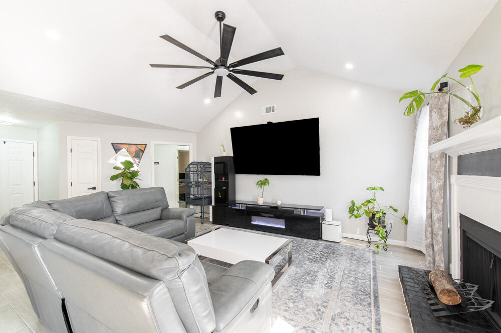 110 Baron Place North Augusta, SC 29841 - Photo 9 of 22 Vaulted Ceiling!